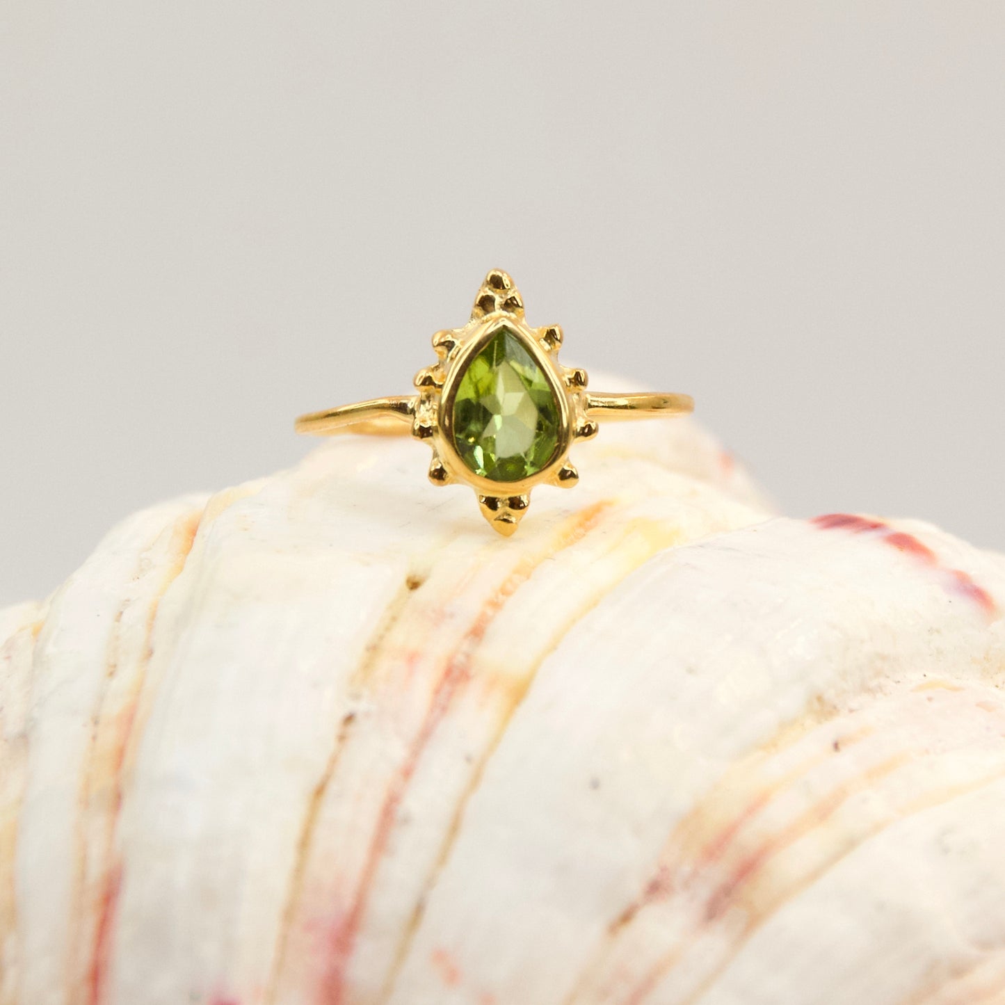 Shining Lotus Peridot Ring